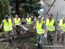 Vojaci aj dnes pomáhajú v obciach postihnutých povodňami