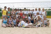 Voja�ky a policajtky si zmerali sily v pl�ovom volejbale