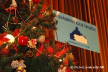 Mikul� v pos�dke Tren��n