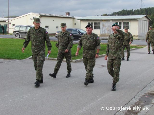 Veliteľ pozemných síl navštívil cvičiace jednotky v Hohenfelse 