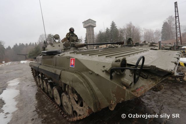 Pod Malou Fatrou sa pripravovali vodiči pásových bojových vozidiel