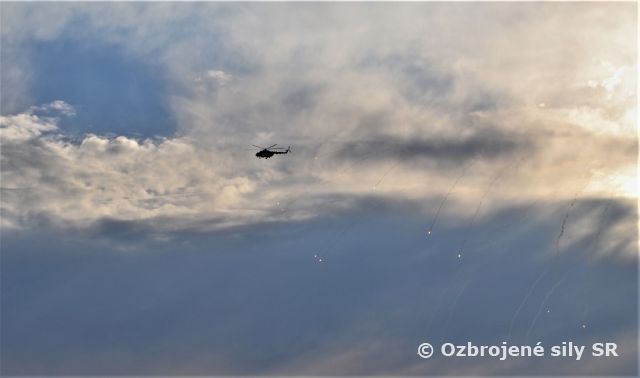 Bojové letecké streľby na vrtuľníku Mi-17