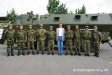 �spe�n� certifik�cia zav��en� bojov�mi ostr�mi stre�bami za pr�tomnosti najvy���ch predstavite�ov OS SR