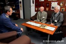 Generálporučík Peter Vojtek prijal rehabilitovaných vojakov