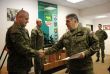 Po�as decembrovej porady podp�sal brig�dny gener�l Stoklasa pl�novaciu dokument�ciu 2.mb na v�cvikov� rok 2019 a ocenil rotn�ho Juh�sa a desiatnika Miku