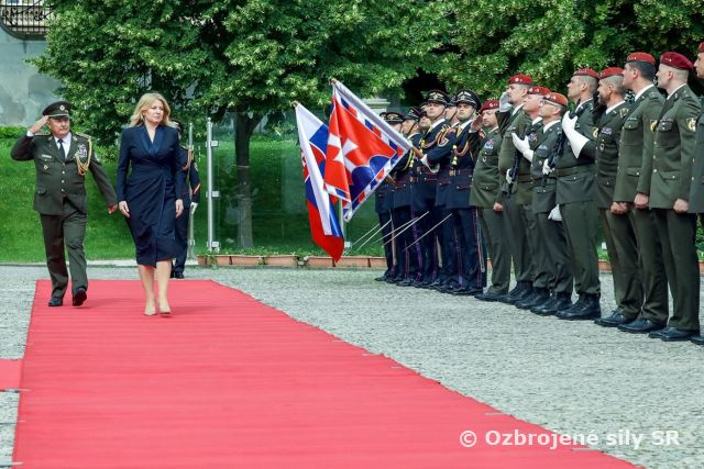 Bojová zástava pre 65.prieskumný prápor Prešov