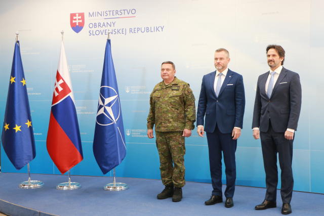 Prezident SR rokoval s velením Ozbrojených síl SR 