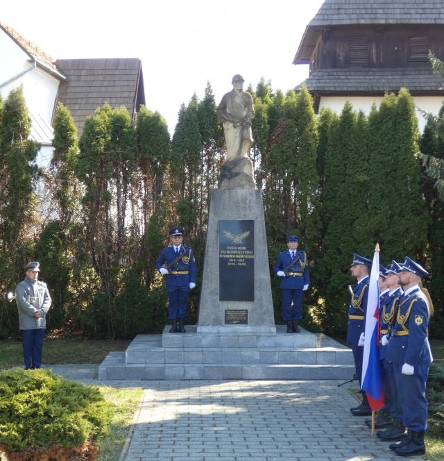 Príslušníci 81. krídla si pripomenuli 81. výročie oslobodenie mesta Sliač