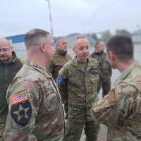Vojenskí diplomati navštívili 46. krídlo Kuchyňa